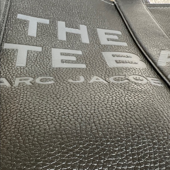 THE LEATHER LARGE TOTE BAG - Picture 10 of 15